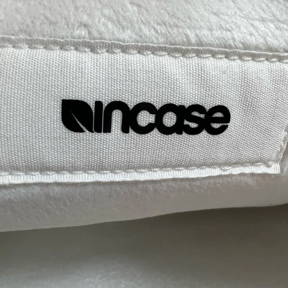 4/$24 Incase Protective Sleeve Black Laptop Bag‎